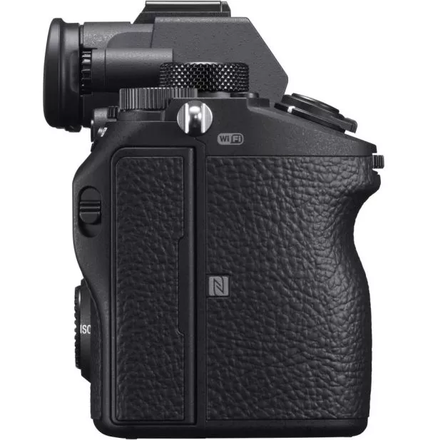 Appareil photo hybride Sony Alpha 7 III boîtier nu (ILCE-7M3)