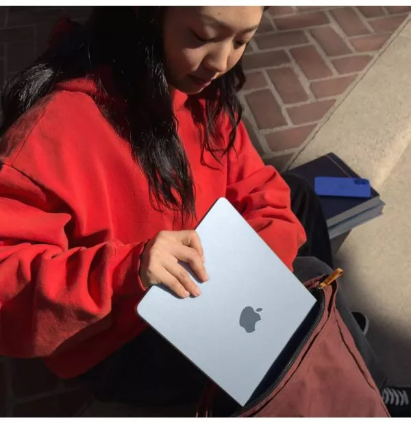 Apple MacBook Air 13 pouces M5 16 Go 1 To Bleu Ciel (MDHJ4FN/A)
