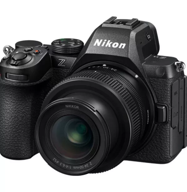 Appareil photo hybride Nikon Z5II + Objectif Nikkor Z 24-50mm f/4-6.3 (4960759920324)