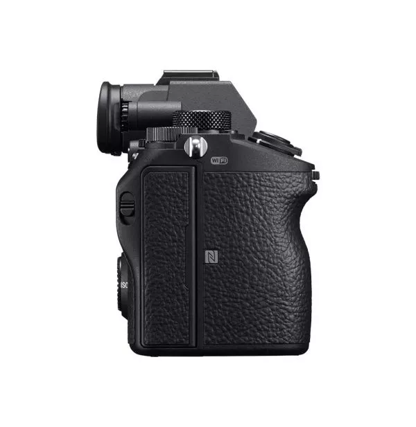 Appareil photo hybride Sony Alpha 7 III boîtier nu (ILCE-7M3)