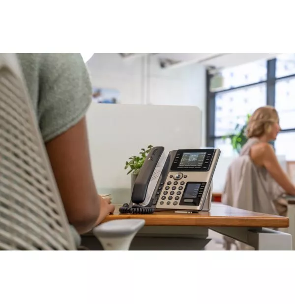 POLY Téléphone IP Edge E400 compatible PoE Téléphone IP Poly Edge E400 compatible PoE (82M93AA)