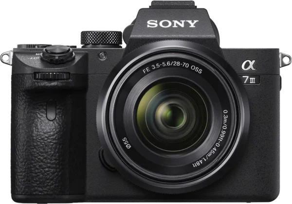 Appareil photo hybride Sony Alpha 7 III + objectif zoom 28-70 mm (ILCE-7M3K) Appareil photo hybride Sony Alpha 7 III + objectif zoom 28-70 mm (ILCE-7M3K)